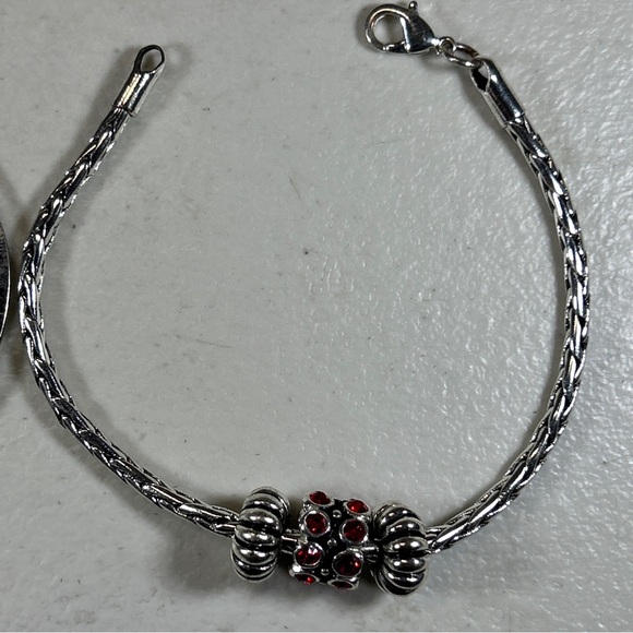 Lot of 2 Fashion Jewelry Bracelets Emerald Color on Silver/ Ruby Color on Silver - Picture 3 of 7